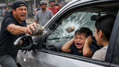 Pria Ngamuk Rusak Mobil di Jalan, Aksi Terekam Kamera dan Bikin Penumpang Ketakutan