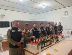 Satpol PP Cianjur Sita Ratusan Botol Miras di Sejumlah Kecamatan