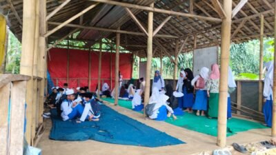 Pascagempa Bumi 5,6 M, Ratusan Siswa DTA di Cugenang Cianjur Masih Belajar di Gubuk Bambu