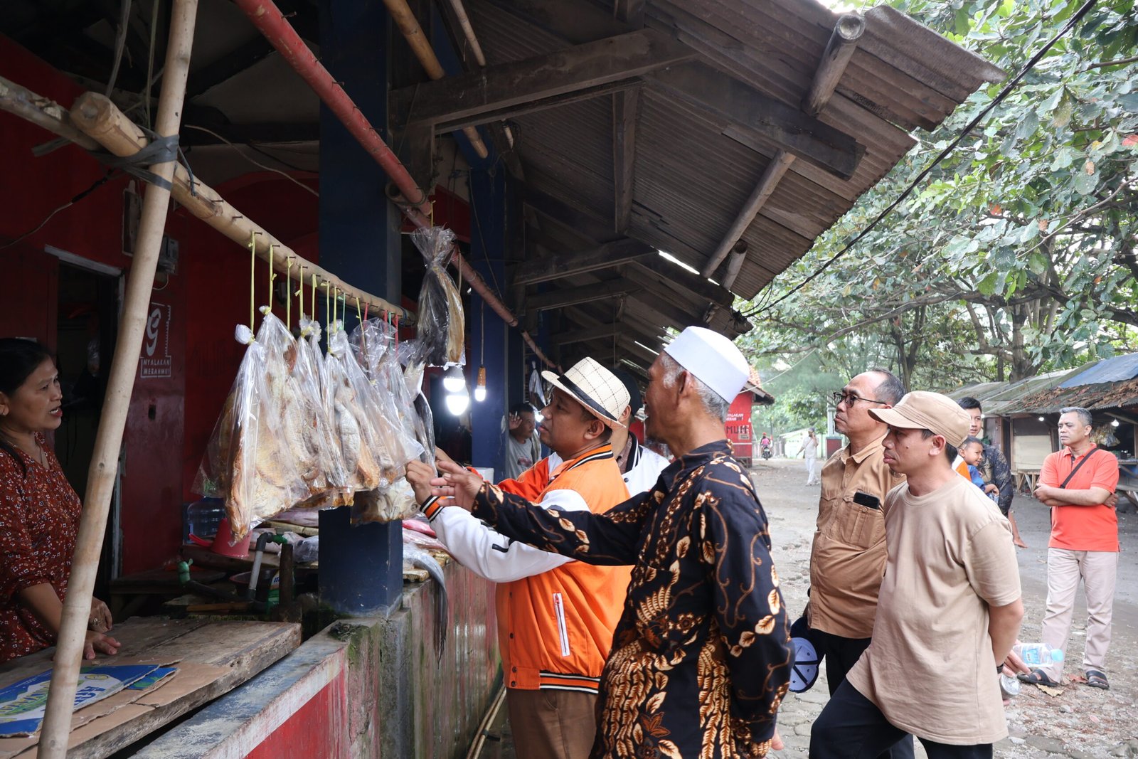DPD Partai Keadilan Sejahtera (PKS) Kabupaten Cianjur menyerap sejumlah aspirasi nelayan yang tergabung dalam Rukun Nelayan Pantai Jayanti, Kecamatan Cidaun, Sabtu 11 April 2026.