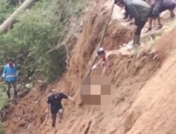 Longsor Gerus Area Pemakaman di Cipanas Cianjur, Jenazah Muncul ke Permukaan