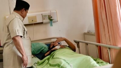 Prabowo Jenguk Korban Kecelakaan Kereta di Bekasi, Pemerintah Janjikan Evaluasi Total Sistem Keselamatan