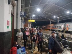 Banjir Cibeber Bikin KA Siliwangi Tujuan Sukabumi Tertahan di Stasiun Cianjur, KAI Sampaikan Permintaan Maaf