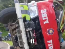 Mobil Damkar Terguling di Sukanagara Cianjur, Dua Petugas Terluka
