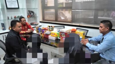 DAMPINGI KORBAN: Wakil Ketua LPSK Wawan Fahrudin bersama Anggota Komisi XIII DPR RI, Isfhan Taufik Munggaran saat melakukan pendampingan terhadap korban di Polres Cianjur, Kamis 16 April 2026.(Cianjur Ekspres/Fauzi Noviandi)