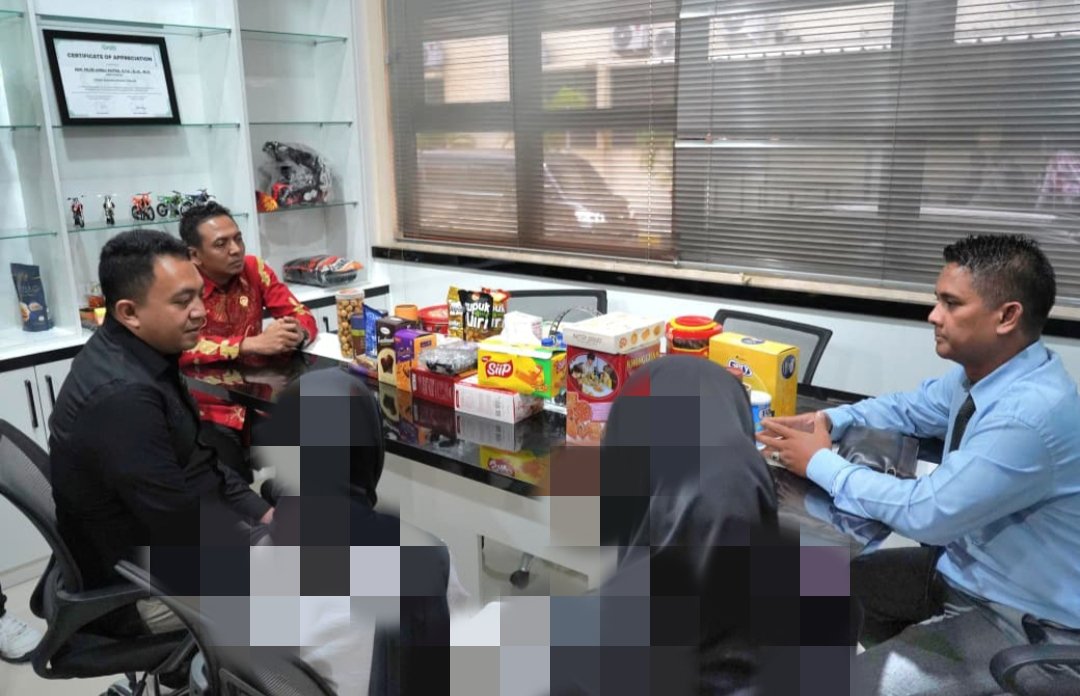 DAMPINGI KORBAN: Wakil Ketua LPSK Wawan Fahrudin bersama Anggota Komisi XIII DPR RI, Isfhan Taufik Munggaran saat melakukan pendampingan terhadap korban di Polres Cianjur, Kamis 16 April 2026.(Cianjur Ekspres/Fauzi Noviandi)