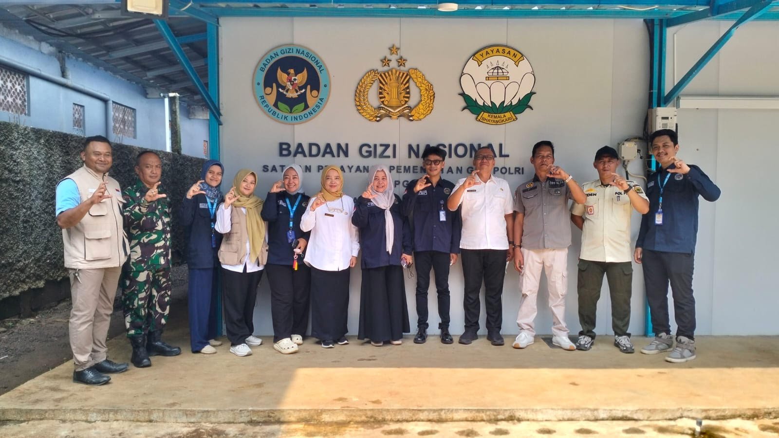 Pemerintah Kecamatan Sukaluyu, Kabupaten Cianjur melakukan monitoring dan evaluasi (monev) terhadap Satuan Pelayanan Pemenuhan Gizi (SPPG) di wilayahnya.