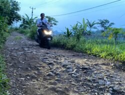 Jalan Cipeuteuy Cilaku Rusak Bertahun-tahun, Warga Protes Minim Perbaikan