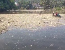 Hilir Sungai Cikundul Jadi Lautan Sampah, Warga Maleber Dihantui Banjir