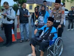 Suasana Haru Iringi Pelepasan 73 Calon Jemaah Haji di Mako Polres Cianjur
