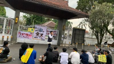Pergerakan Mahasiwa Islam Indonsia (PMII) Komisariat STISIP Guna Nusantara Cianjur menggelar aksi unjuk rasa di depan Kantor Pemerintah Kabupaten (Pemkab) Cianjur, Jumat 22 Mei 2026.