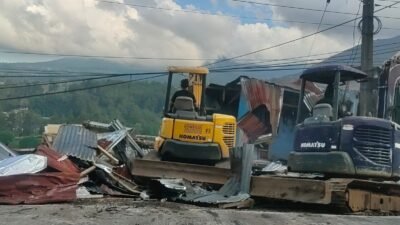 Penertiban Kios di Puncak Diwarnai Ketegangan, Pedagang Dijanjikan Kompensasi