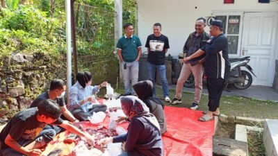 Perumdam Tirta Mukti Kabupaten Cianjur melaksanakan kegiatan penyembelihan hewan kurban memperingati Hari Raya Iduladha 1447 Hijriah.