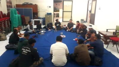 Peserta dari unsur komunitas, akademisi, media, pemerintah, pengusaha, pemuda, dan pegiat lingkungan berkumpul dalam percakapan kelompok bertajuk “Membaca Ruang Hidup”, Jumat 29 Mei 2026 di Aula Desa Sindanglaya, Kecamatan Cipanas, Kabupaten Cianjur.(istimewa)