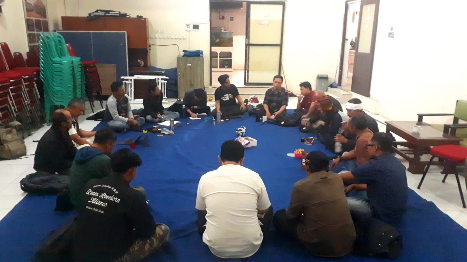 Peserta dari unsur komunitas, akademisi, media, pemerintah, pengusaha, pemuda, dan pegiat lingkungan berkumpul dalam percakapan kelompok bertajuk “Membaca Ruang Hidup”, Jumat 29 Mei 2026 di Aula Desa Sindanglaya, Kecamatan Cipanas, Kabupaten Cianjur.(istimewa)