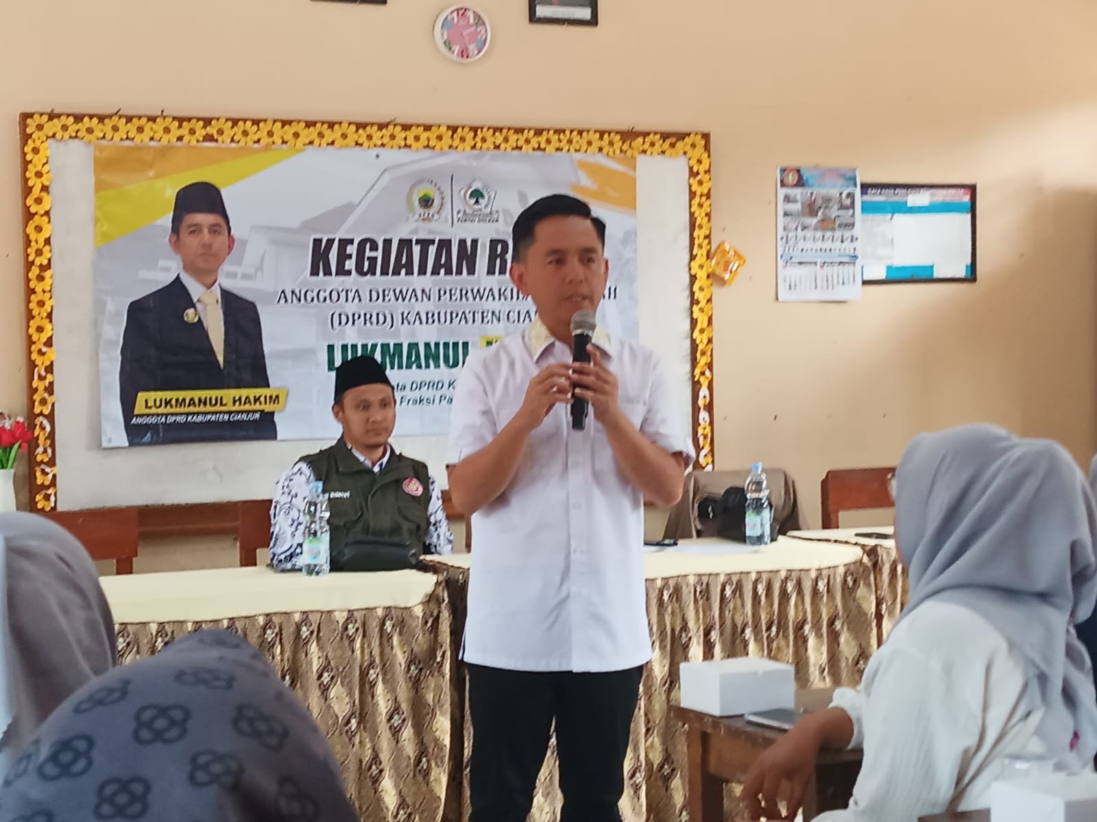 Anggota DPRD Kabupaten Cianjur Fraksi Partai Golkar, Lukmanul Hakim saat melaksanakan kegiatan reses masa persidangan III tahun 2025/2026 di daerah pemilihan (dapil) 3