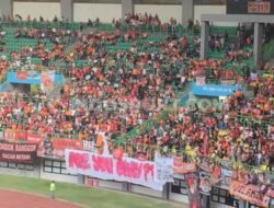 “Cacing Kemayoran” Viral Usai Persija Takluk dari Persib, Berawal dari Spanduk Suporter