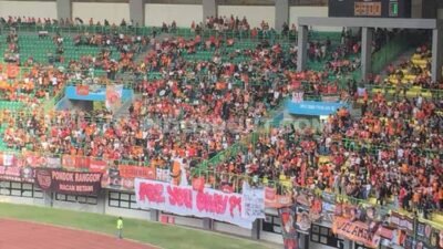“Cacing Kemayoran” Viral Usai Persija Takluk dari Persib, Berawal dari Spanduk Suporter