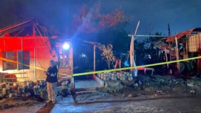 Tiga bangunan di kawasan samping Terminal Pasirhayam, Kampung Pasirhampa, Desa Sirnagalih, Kecamatan Cilaku, Kabupaten Cianjur, terbakar pada Senin 25 Mei 2026.
