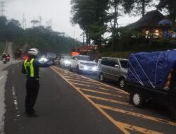 Puncak Padat Saat Libur Panjang, Satlantas Polres Cianjur Alihkan Kendaraan ke Jalur Alternatif