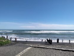 Libur Tahun Baru Islam 1448 H, Pantai Apra Dipadati Santri