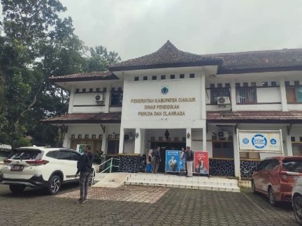 Ratusan Ruang Kelas SMP di Cianjur Rusak Sedang hingga Berat