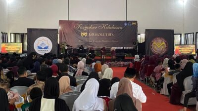 Lepas 99 Lulusan Berprestasi, SMP Islam Cendekia Cianjur Resmikan Program Oxford AQA
