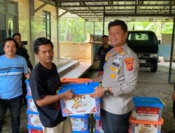 Polres Cianjur Salurkan Sembako untuk Pekerja Pabrik Tahu yang Terdampak Kenaikan Harga Kedelai