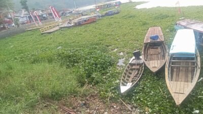 Waduk Jangari Terkepung Eceng Gondok dan Tumpukan Sampah
