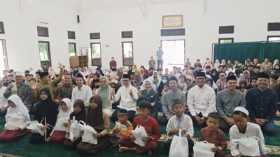 Dewan Kemakmuran Masjid Al-Amanah DPRD Kabupaten Cianjur, menyantuni ratusan anak yatim bertepatan dengan 10 Muharram 1448 Hijriah, Kamis 25 Juni 2026.