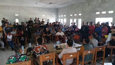 Pertemuan berlangsung dari pukul 10.00 WIB hingga 12.00 WIB yang dihadiri unsur Forkopimcam, Pemerintah Desa Sukapura, Badan Permusyawaratan Desa (BPD), serta perwakilan masyarakat.