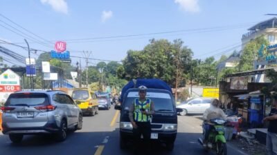 Libur Sekolah, Jalur Puncak Cianjur Dipadati Kendaraan Wisatawan