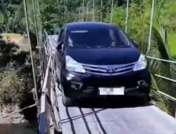 Viral Minibus Nekat Melintas Jembatan Gantung, Pemkab Bakal Kaji Pembangunan Jembatan Permanen