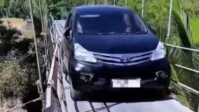 Viral Minibus Nekat Melintas Jembatan Gantung, Pemkab Bakal Kaji Pembangunan Jembatan Permanen