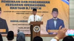Wakil Menteri Haji dan Umrah, Dahnil Anzar Simanjuntak, saat memberikan arahan dalam agenda Pembinaan dan Pengarahan Persiapan Operasional Haji 1448 H/2027 M Kantor Wilayah Kementerian Haji dan Umrah Provinsi Jawa Timur.