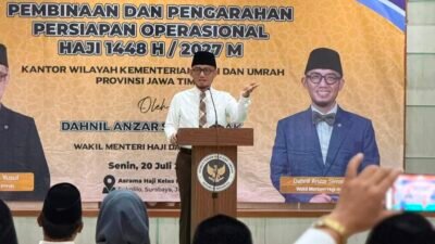 Wakil Menteri Haji dan Umrah, Dahnil Anzar Simanjuntak, saat memberikan arahan dalam agenda Pembinaan dan Pengarahan Persiapan Operasional Haji 1448 H/2027 M Kantor Wilayah Kementerian Haji dan Umrah Provinsi Jawa Timur.