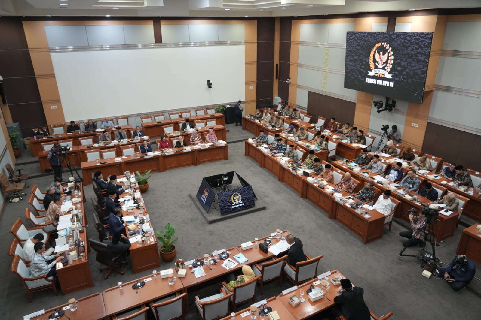 Menteri Haji dan Umrah Mochamad Irfan Yusuf dalam Rapat Kerja (Raker) bersama Komisi VIII DPR RI di Jakarta, Selasa 14 Juli 2026.