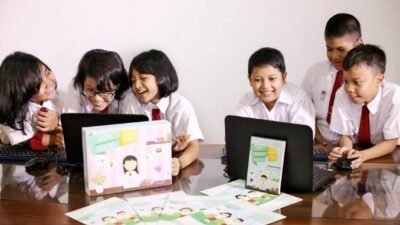 Cara Membujuk Anak yang Menangis Saat Pertama Kali Sekolah, Orang Tua Jangan Panik