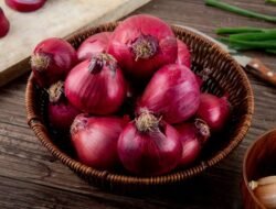 Update Harga Bahan Pokok Hari Ini, Bawang Merah Rp40.238 per Kg, Cabai Merah Rp43.141