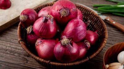 Update Harga Bahan Pokok Hari Ini, Bawang Merah Rp40.238 per Kg, Cabai Merah Rp43.141