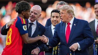 Donald Trump Disoraki Saat Penyerahan Trofi Piala Dunia 2026 kepada Spanyol