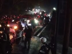 Polisi Urai Arus Lalin Kendaraan di Kawasan Puncak Cianjur ke Arah Bogor