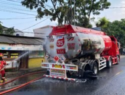 Diduga Akibat Rem Panas, Truk Tangki BBM Bermuatan 24 Ribu Liter Terbakar