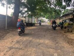 Jalan Penghubung Cianjur – Purwakarta Rusak dan Bergelombang, Pengendara Minta Segera Diperbaiki