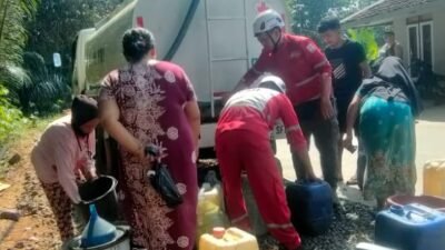 Lima Mobil Tangki Disiagakan Penuhi Kebutuhan Air Bersih di 14 Kecamatan Terdampak Kekeringan