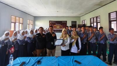 Bukan Cuma Teori, Siswa SMPN 4 Cibeber Praktik Langsung Jadi Petugas TPS Bersama KPU Cianjur