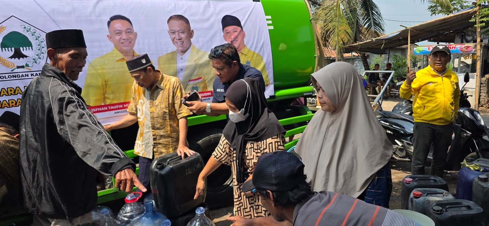 Aksi Nyata Legislator Golkar Cianjur H. Irwan, Pasok Air Bersih untuk Warga Terdampak Kemarau di 3 Desa Kecamatan Cibeber