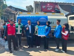 Mahasiswa KKN UNPI Salurkan Bantuan Air Bersih untuk Warga Cibaregbeg yang Dilanda Krisis Air