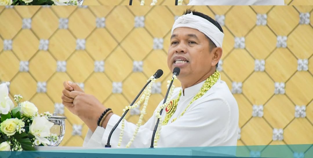 Gubernur Jawa Barat Dedi Mulyadi menghadiri Rapat Paripurna Istimewa DPRD Kabupaten Cianjur dalam rangka Milangkala ke-349 Kabupaten Cianjur yang digelar di Gedung DPRD Kabupaten Cianjur, Minggu 12 Juli 2026.