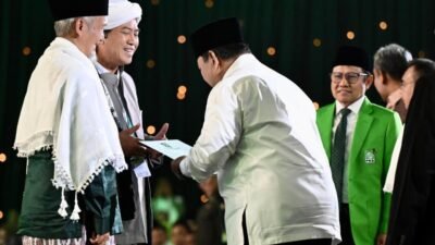 Presiden Prabowo Terima Dokumen Kesepakatan Ijtima Ulama pada Harlah PKB ke-28